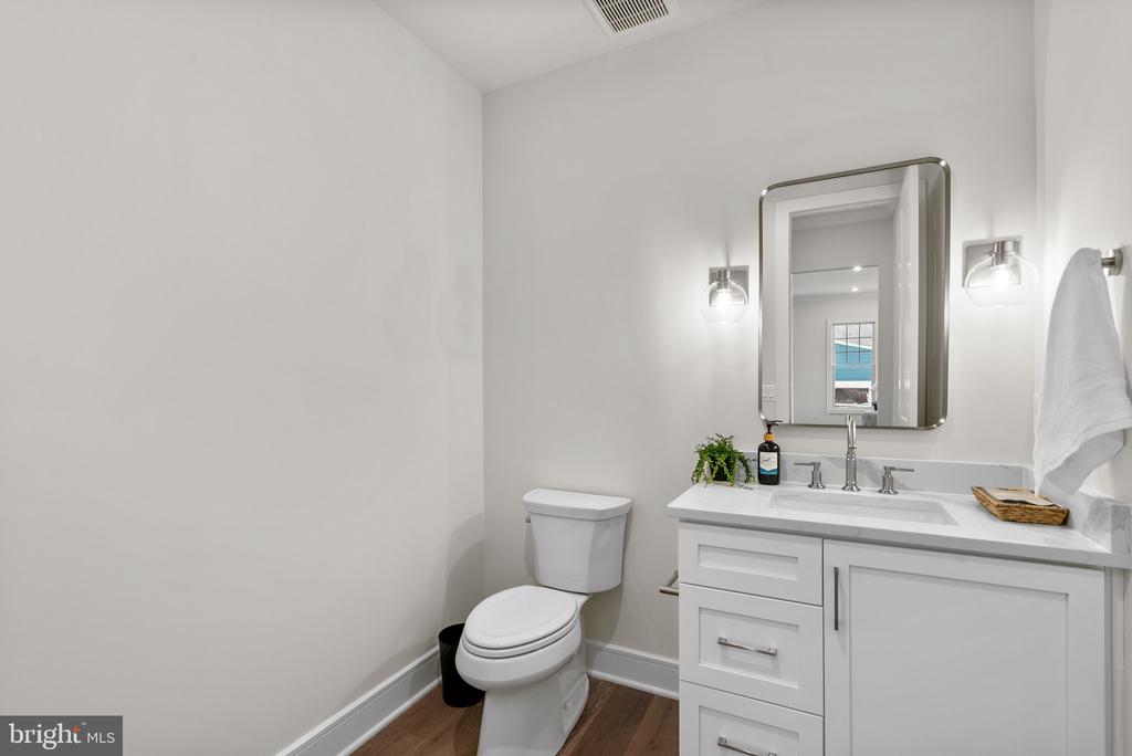 1022 Kalaris Pl SE