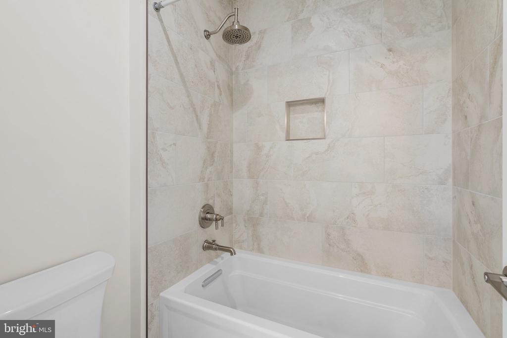 1022 Kalaris Pl SE