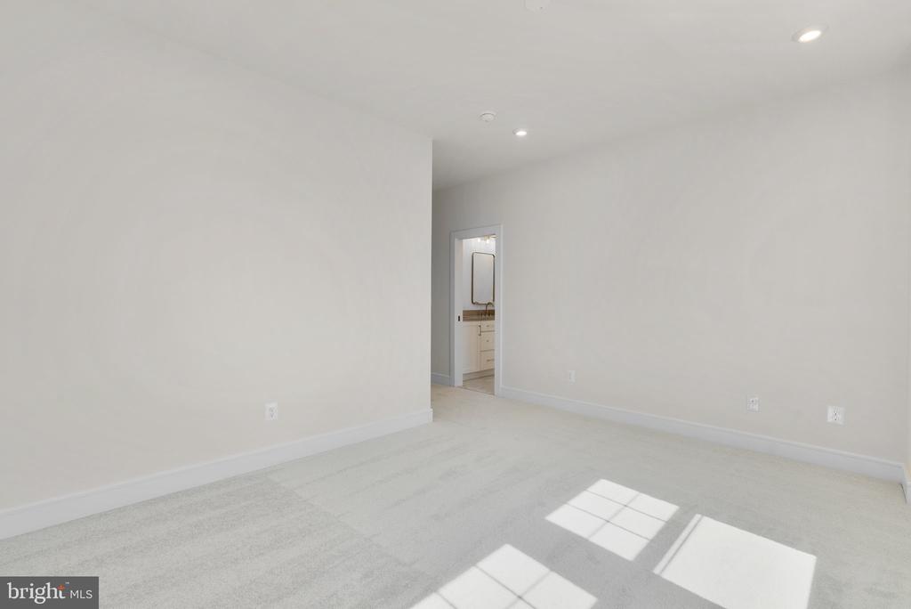 1022 Kalaris Pl SE