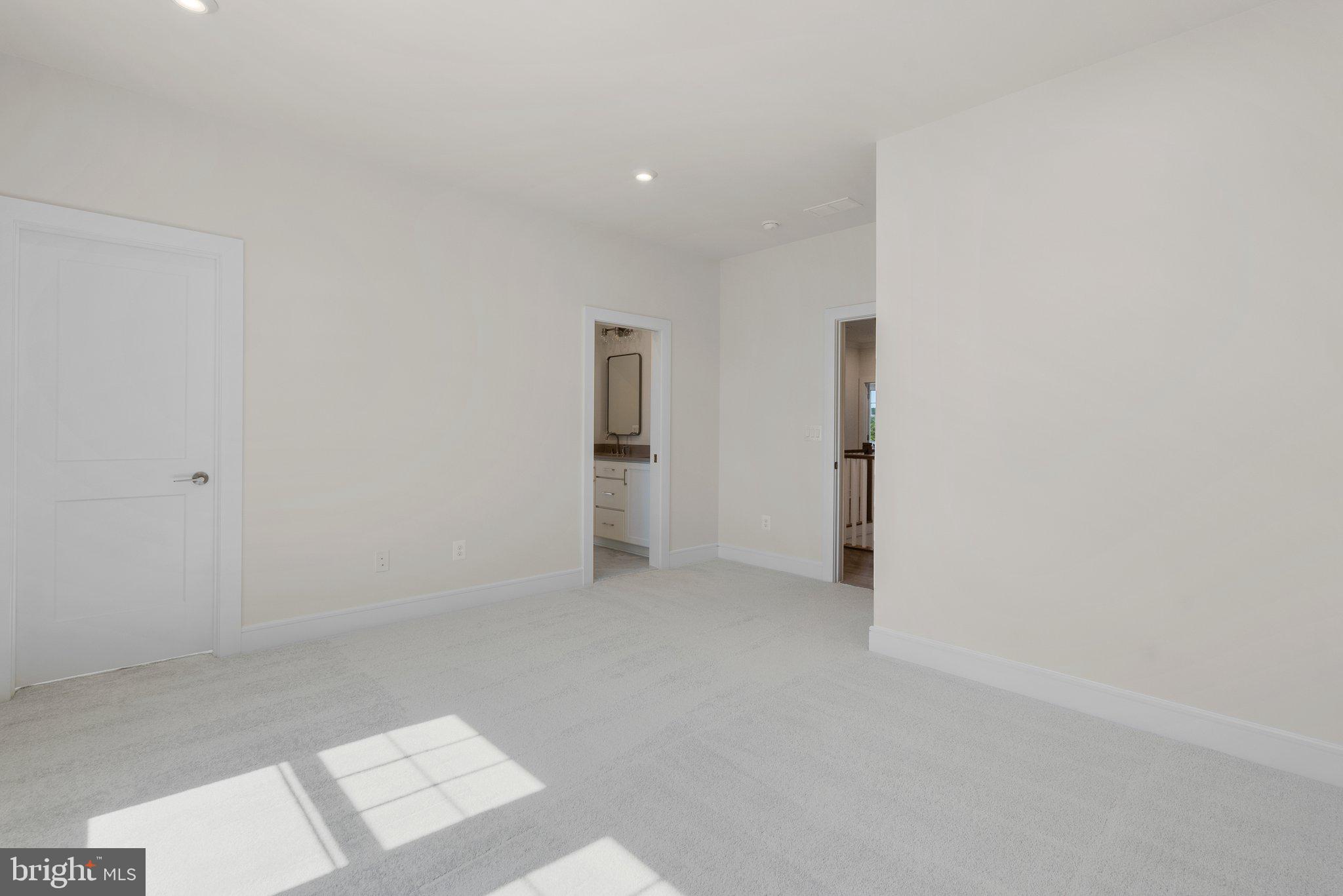 1022 Kalaris Pl SE