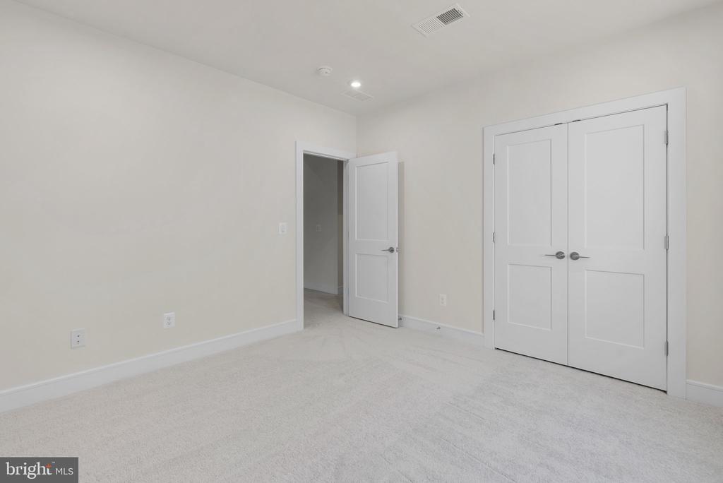 1022 Kalaris Pl SE