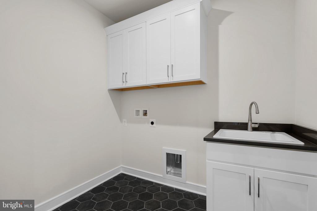 1022 Kalaris Pl SE