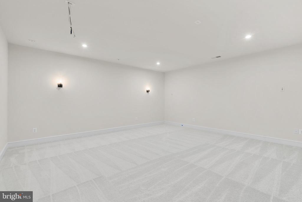 1022 Kalaris Pl SE