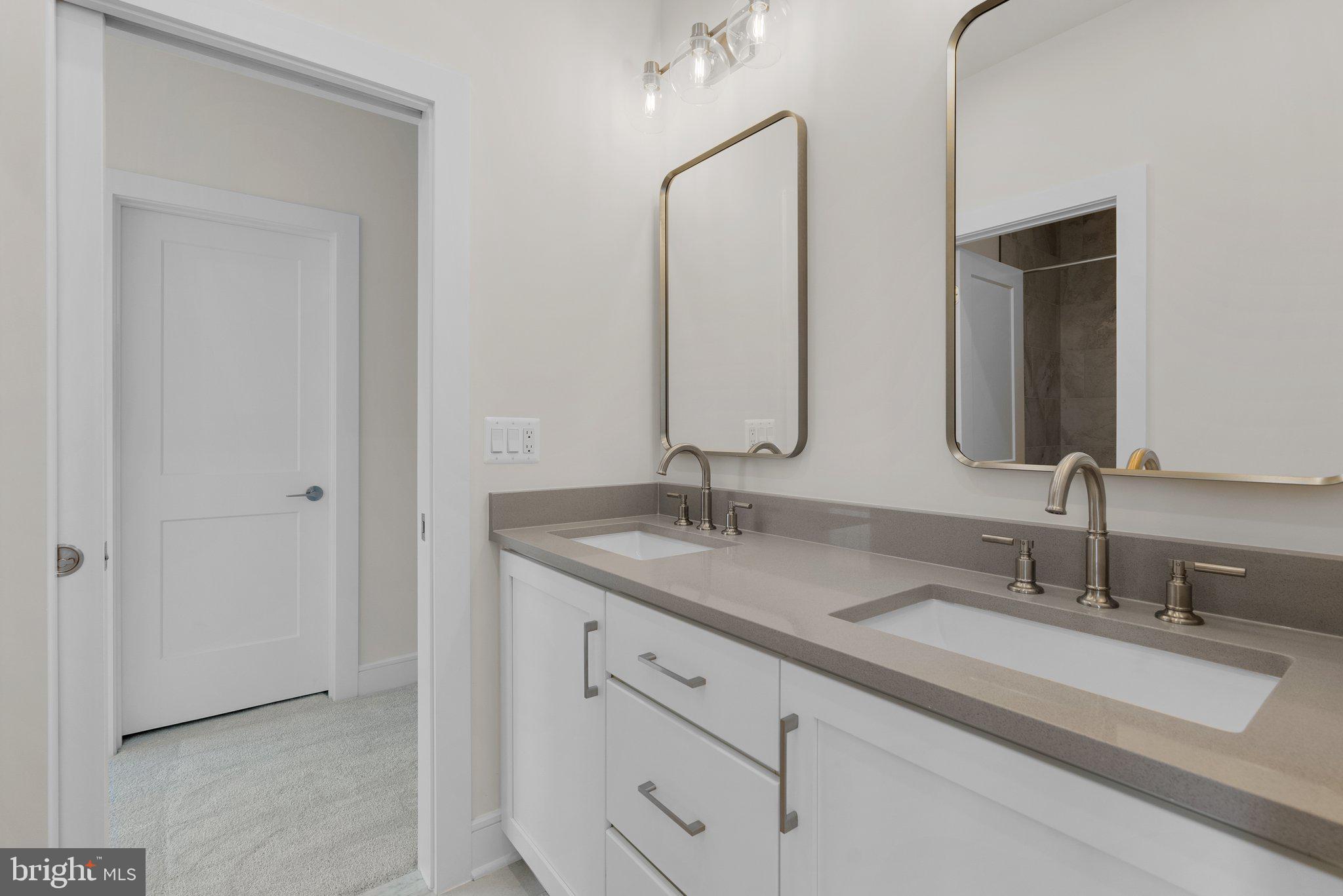 1022 Kalaris Pl SE
