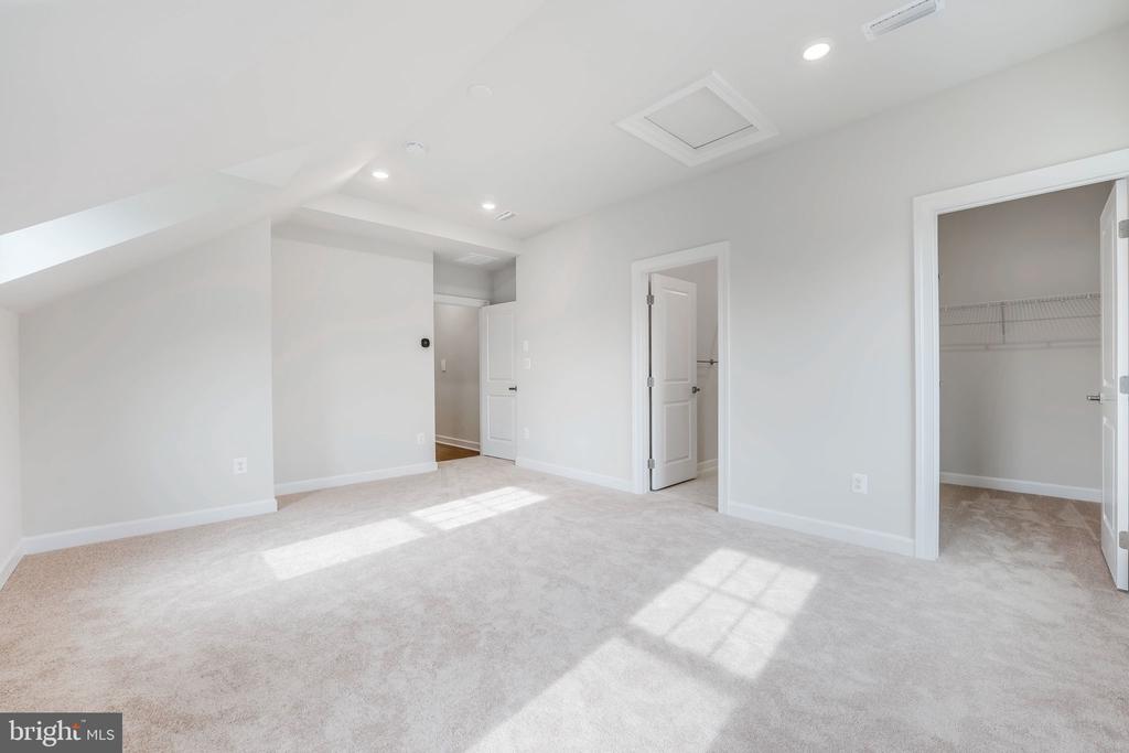 23438 Perry Knoll Ct