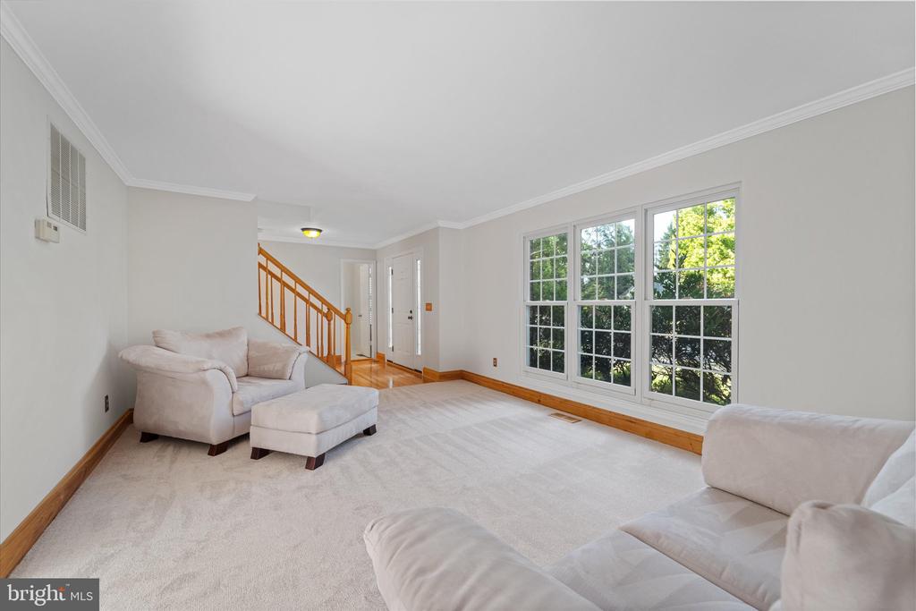 209 Foxborough Dr SW