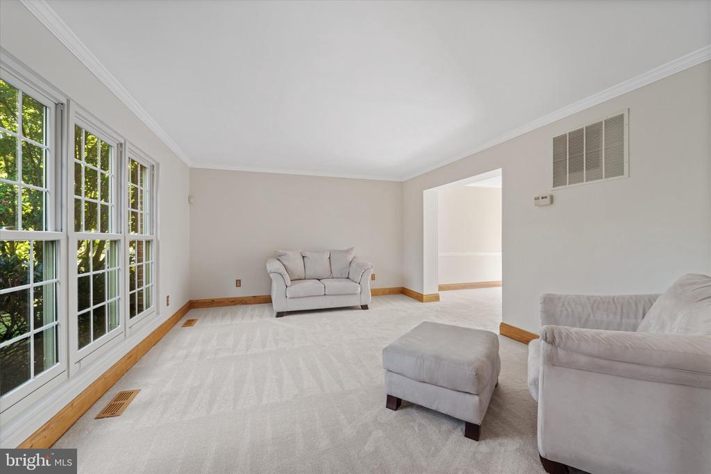 209 Foxborough Dr SW