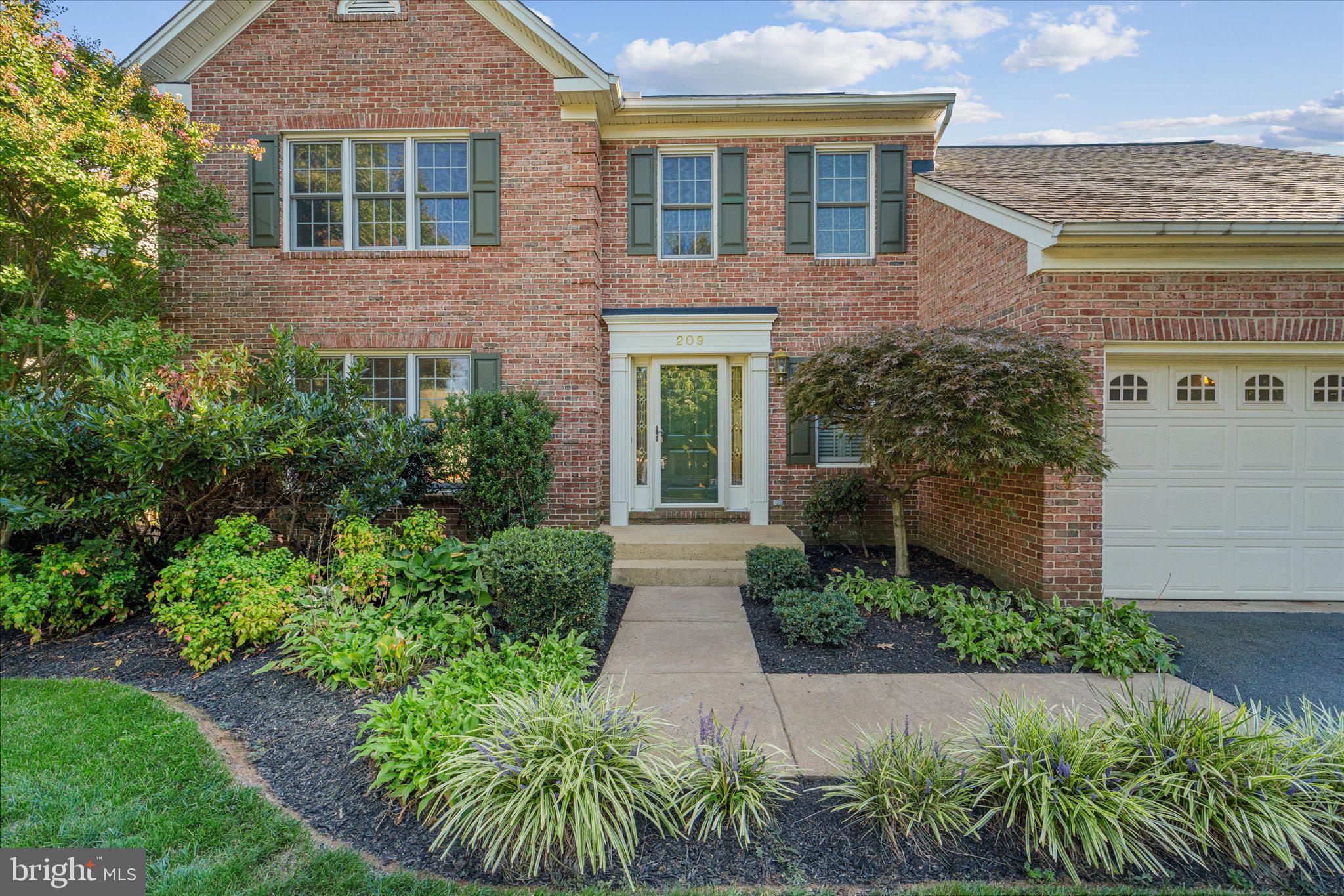 209 Foxborough Dr SW