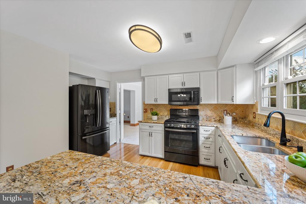 209 Foxborough Dr SW
