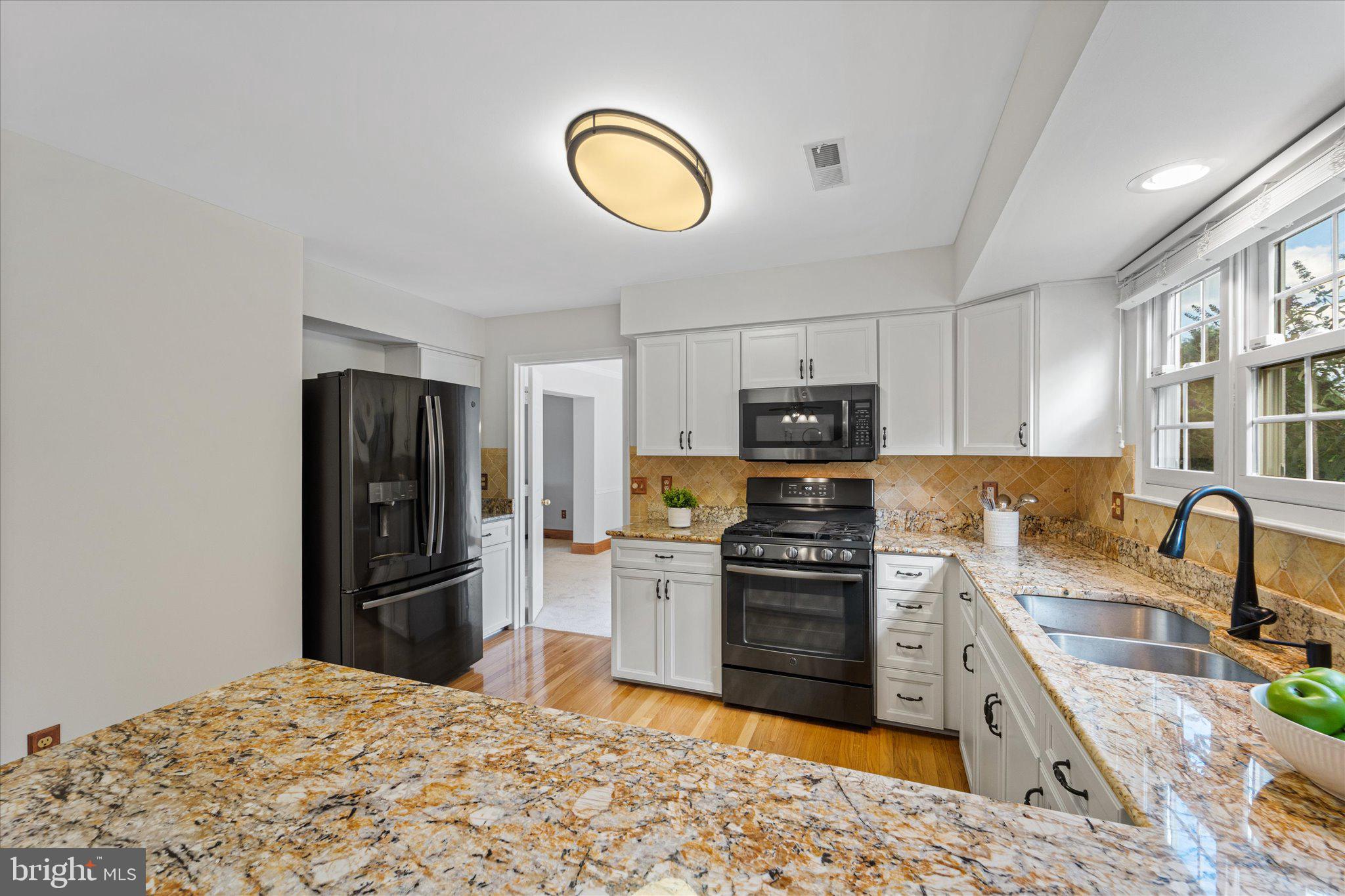 209 Foxborough Dr SW
