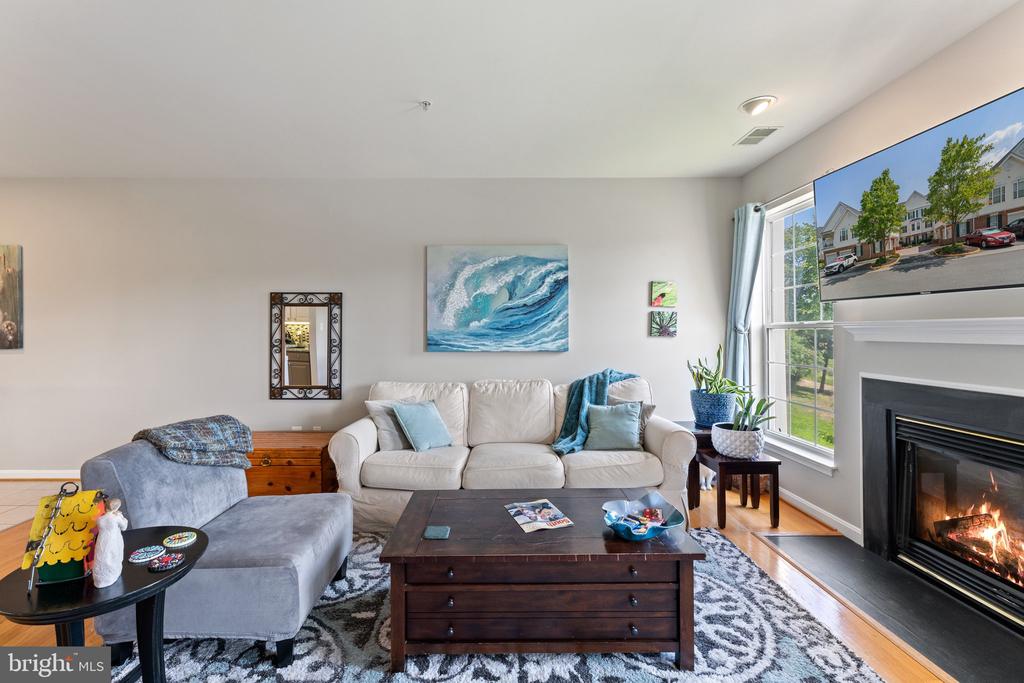 25260 Lake Shore Sq #202