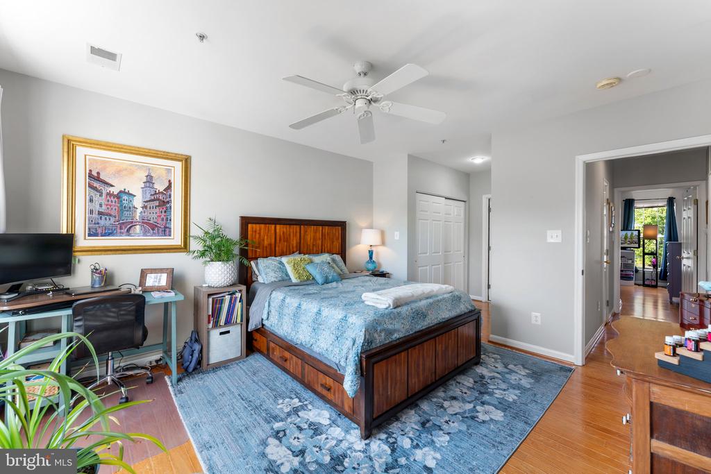 25260 Lake Shore Sq #202