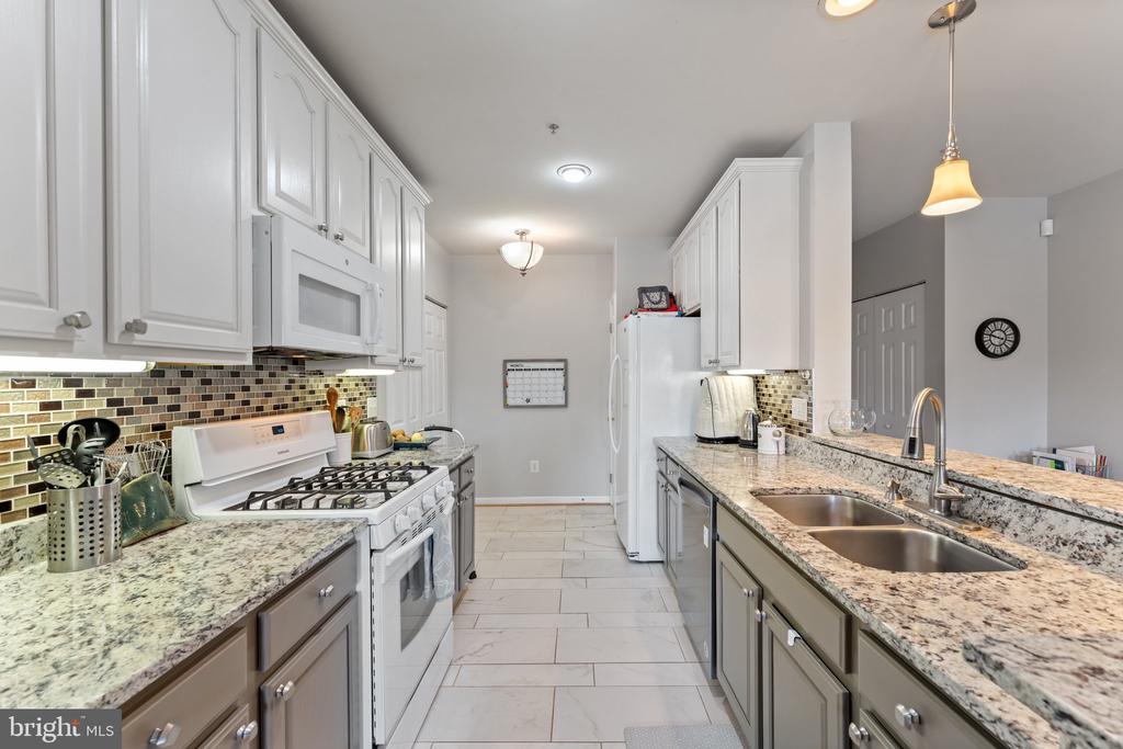 25260 Lake Shore Sq #202