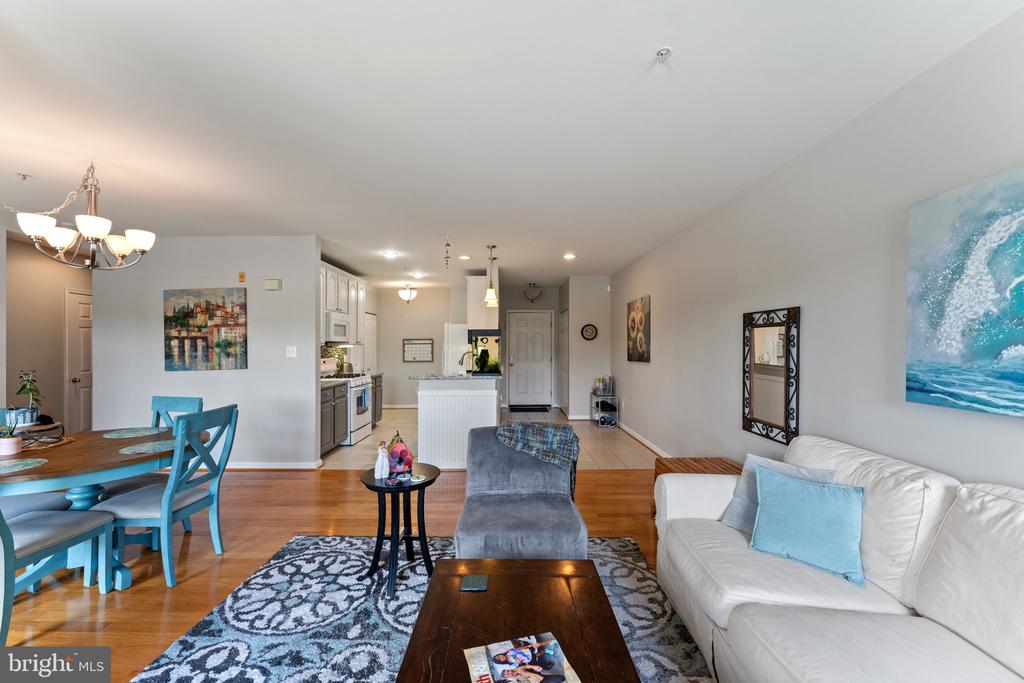 25260 Lake Shore Sq #202