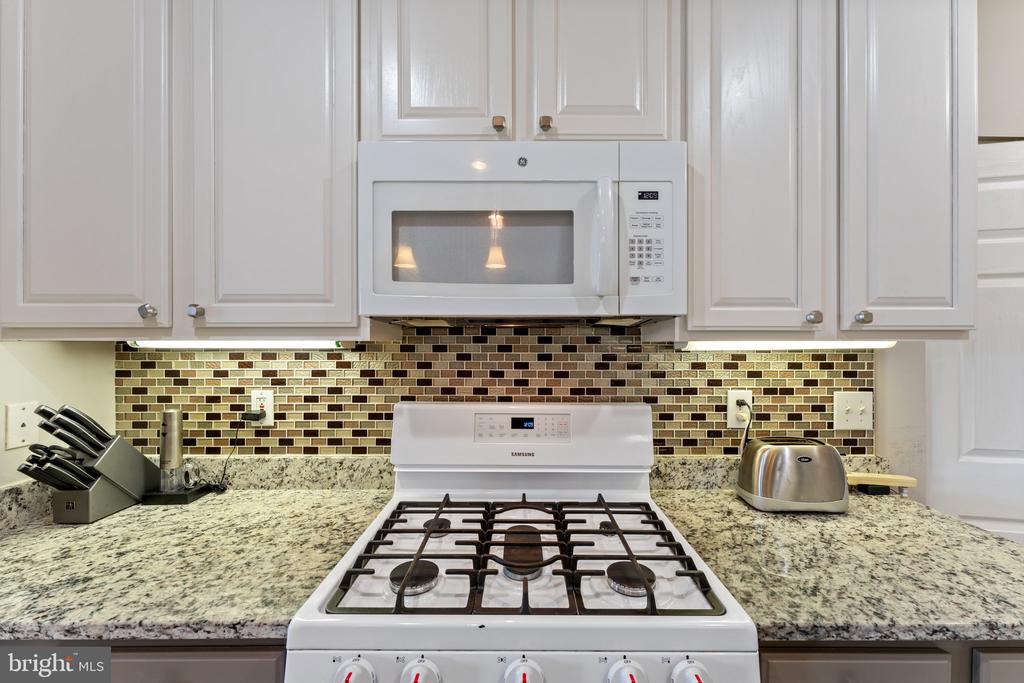 25260 Lake Shore Sq #202