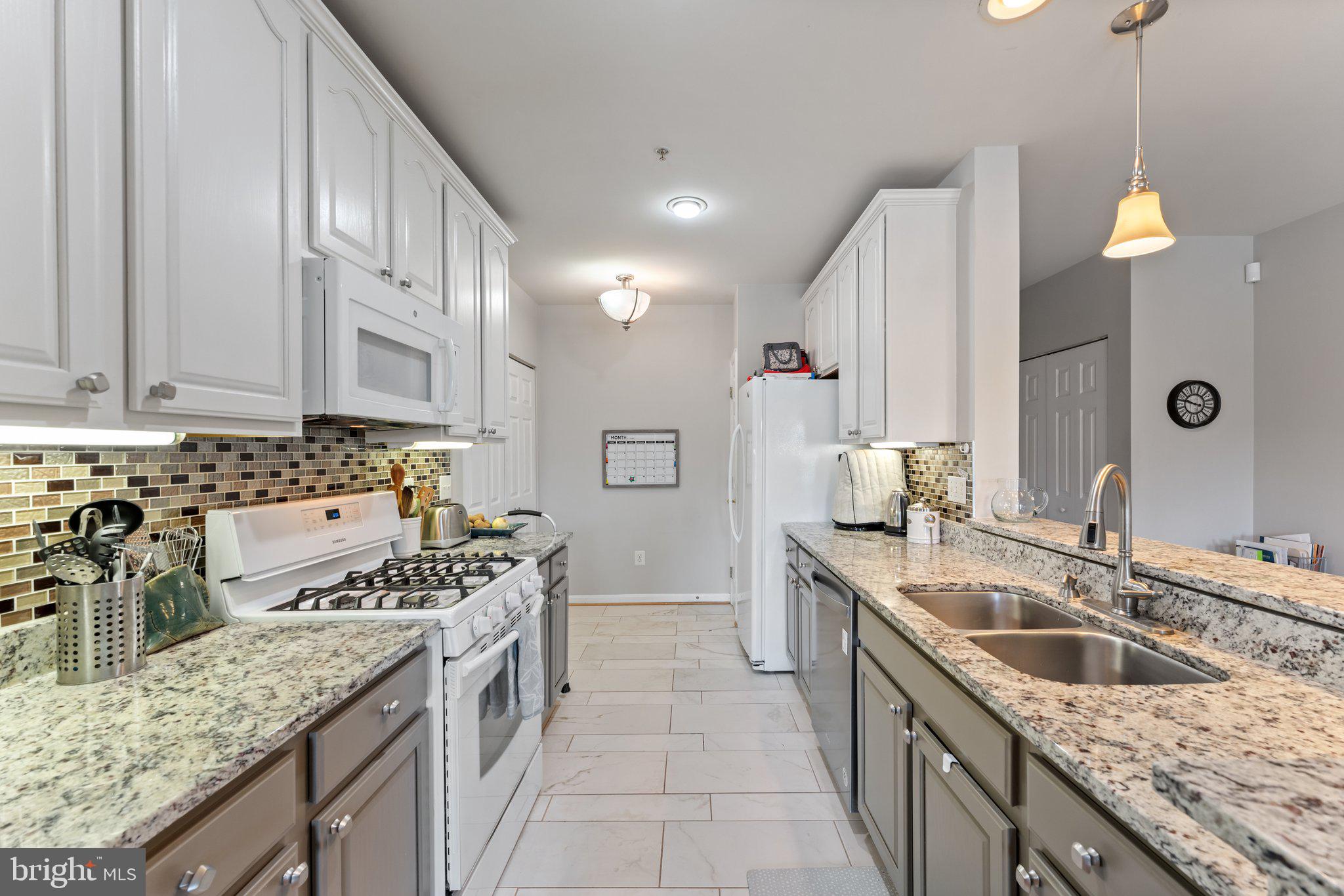 25260 Lake Shore Sq #202