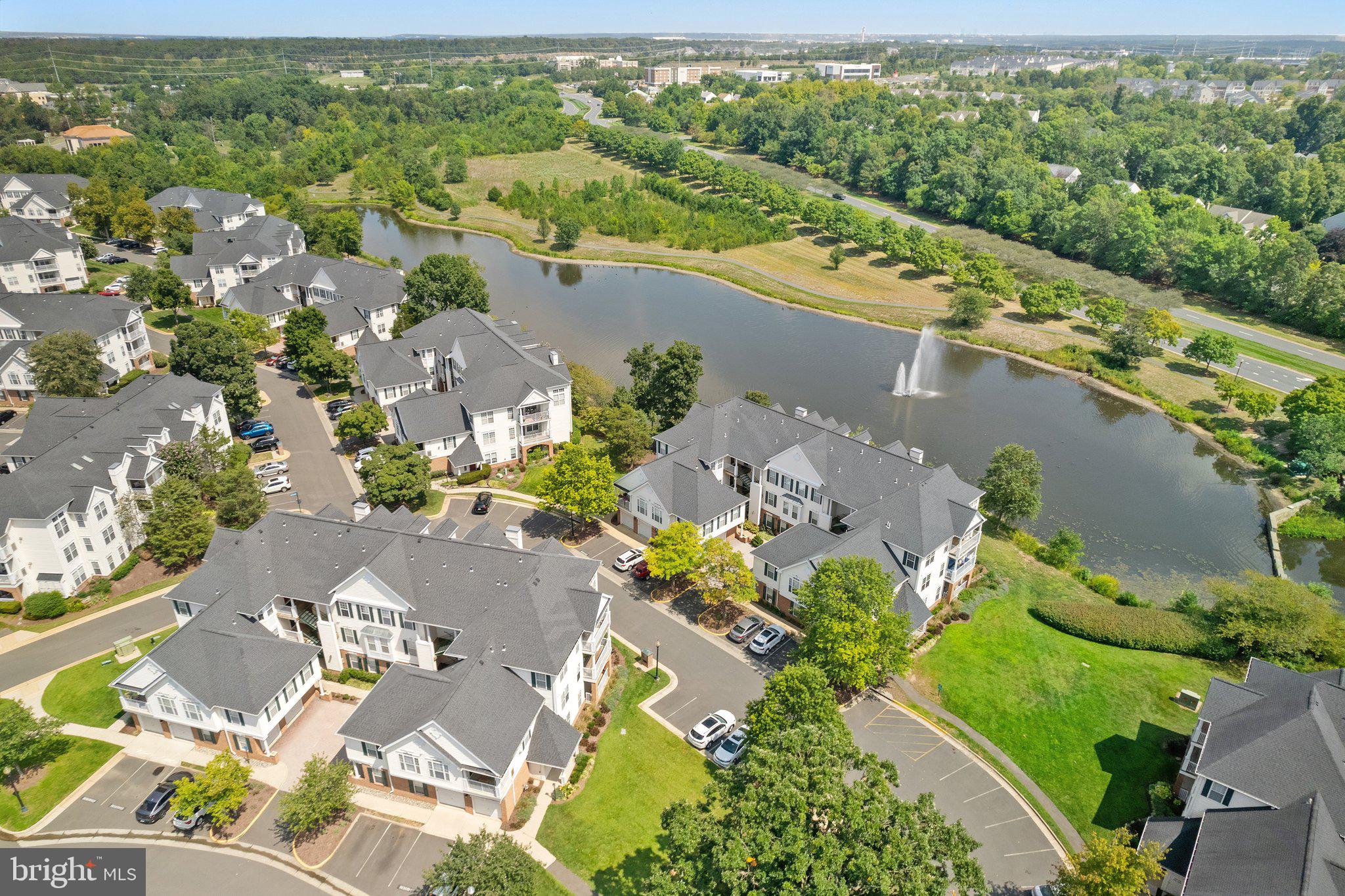 25260 Lake Shore Sq #202