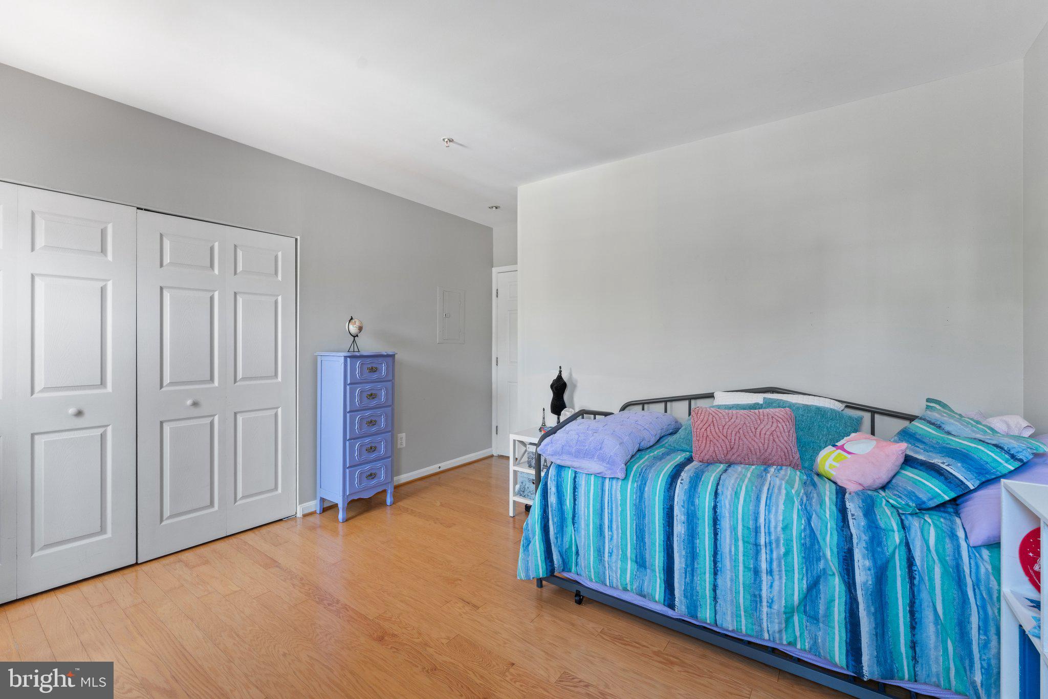 25260 Lake Shore Sq #202