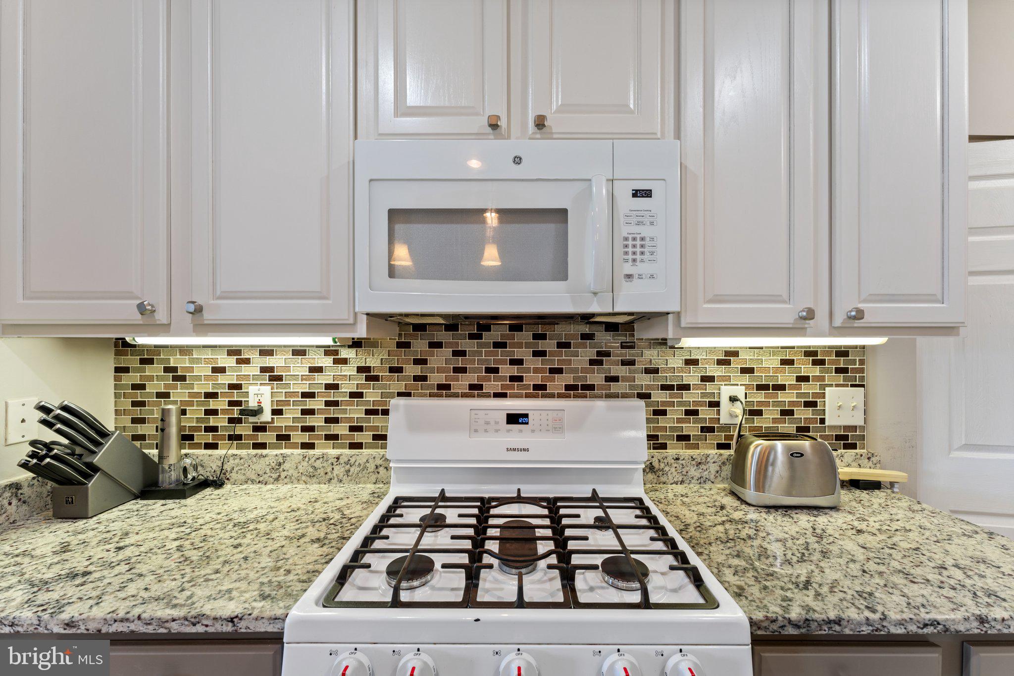 25260 Lake Shore Sq #202
