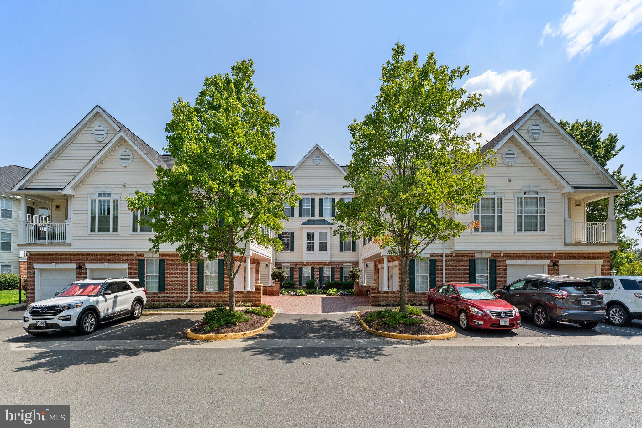 25260 Lake Shore Sq #202