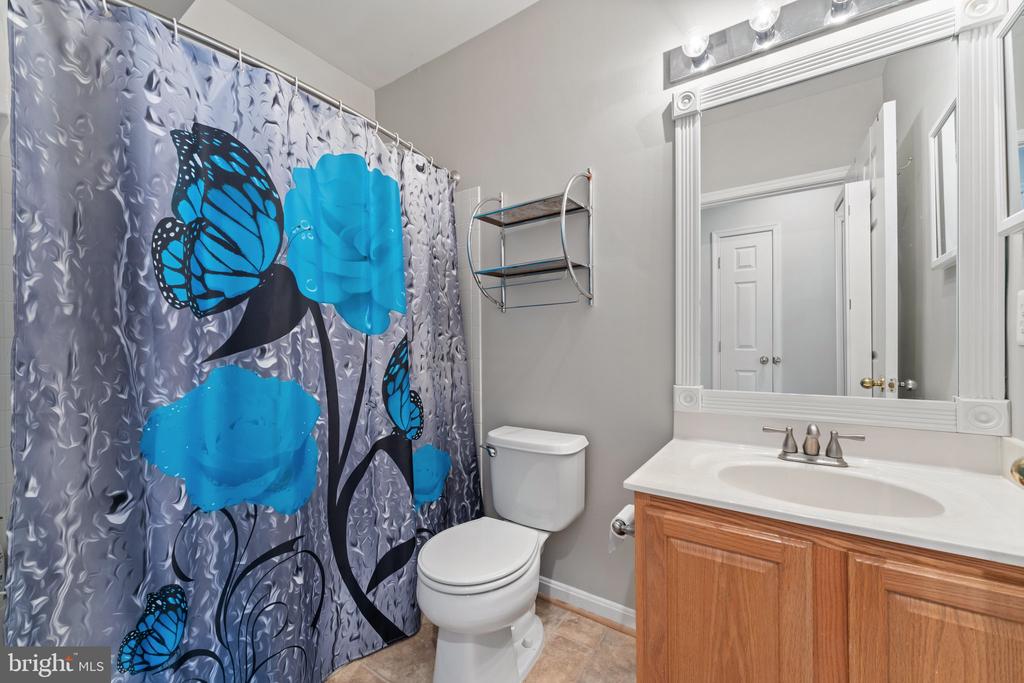25260 Lake Shore Sq #202