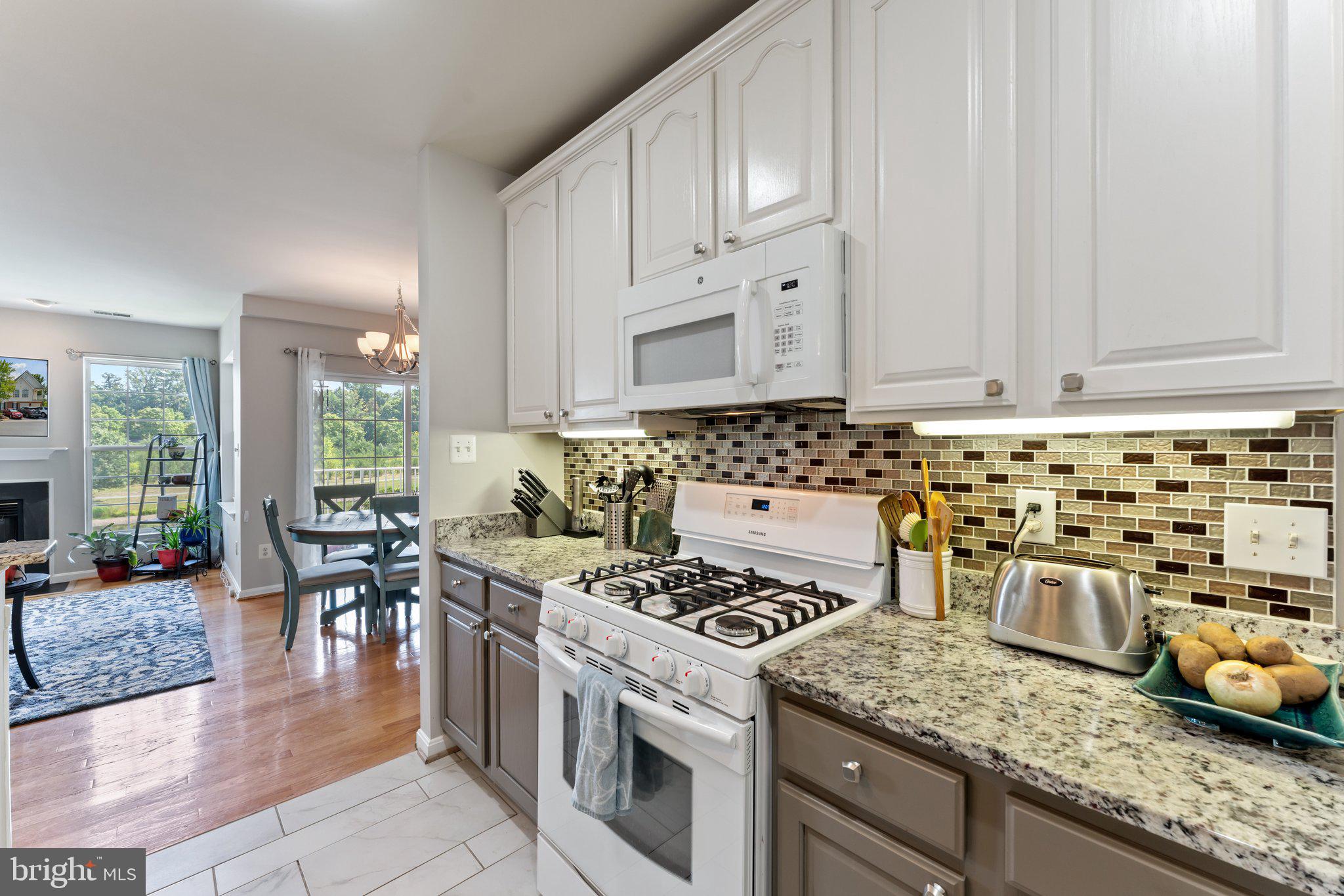 25260 Lake Shore Sq #202