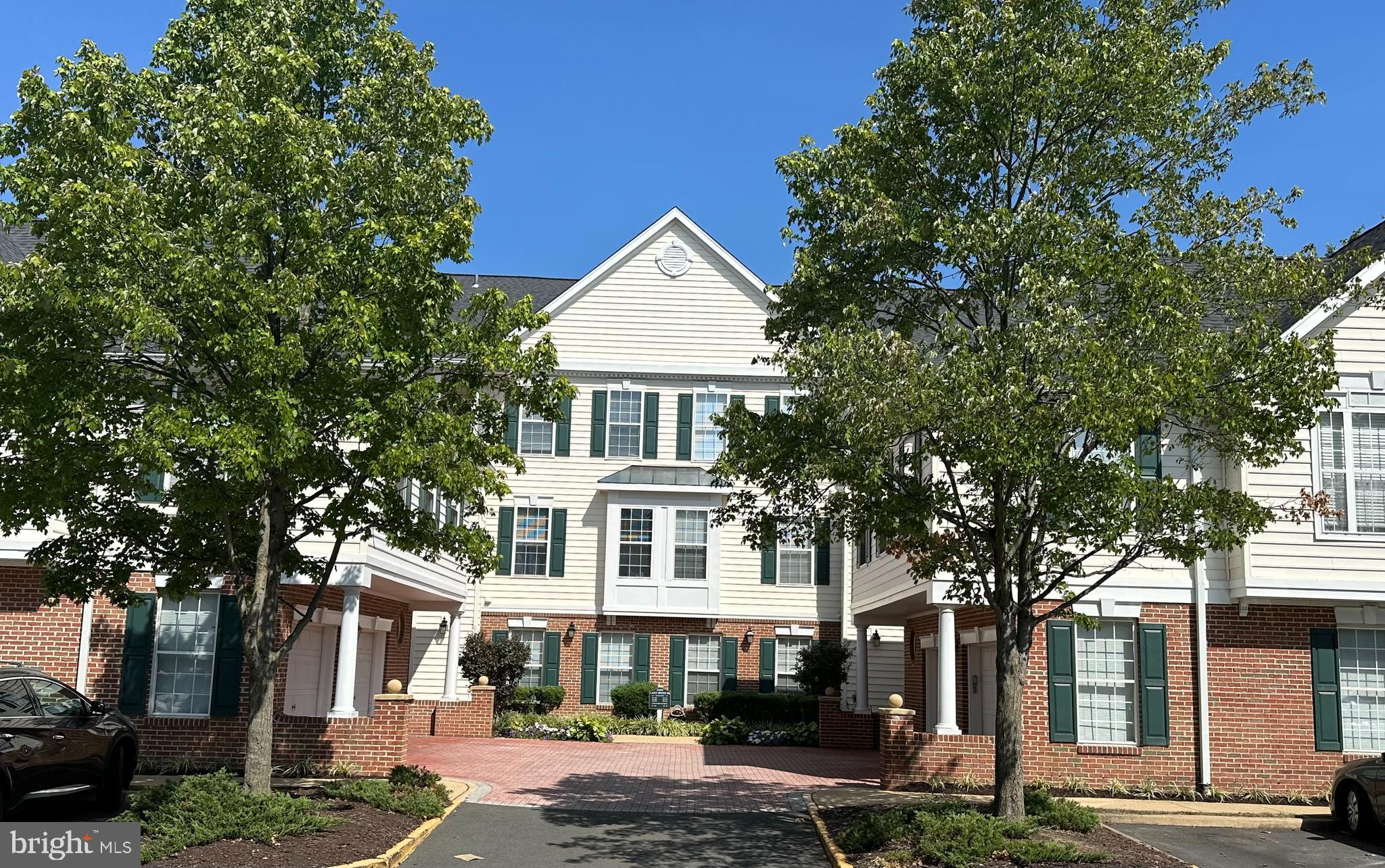 25260 Lake Shore Sq #202