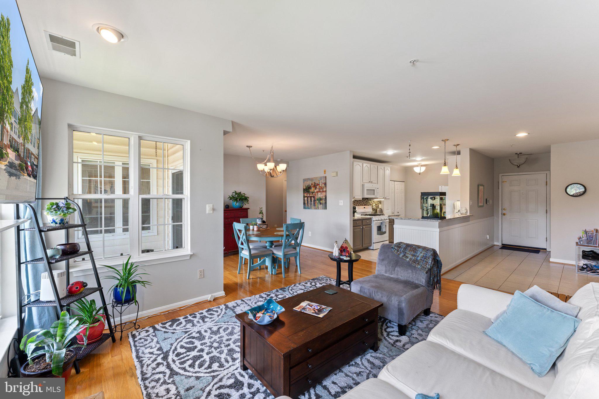 25260 Lake Shore Sq #202