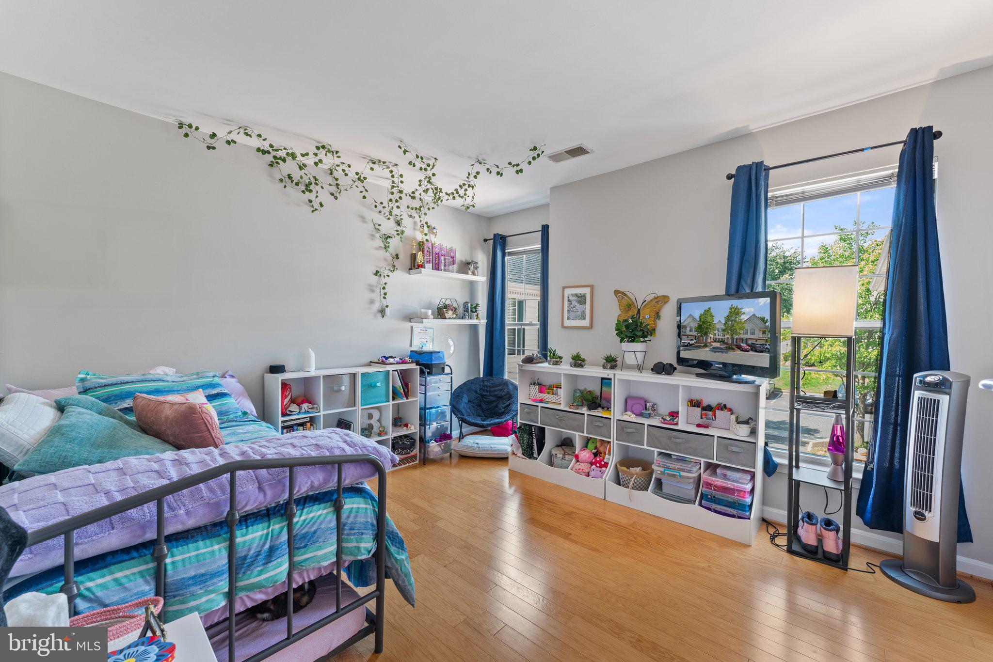 25260 Lake Shore Sq #202