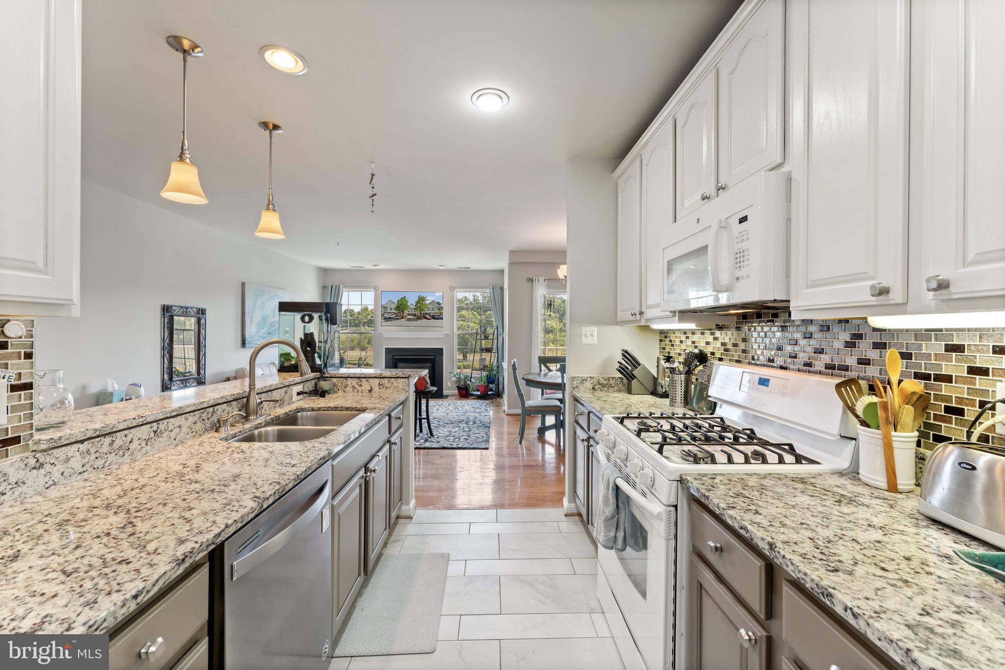 25260 Lake Shore Sq #202