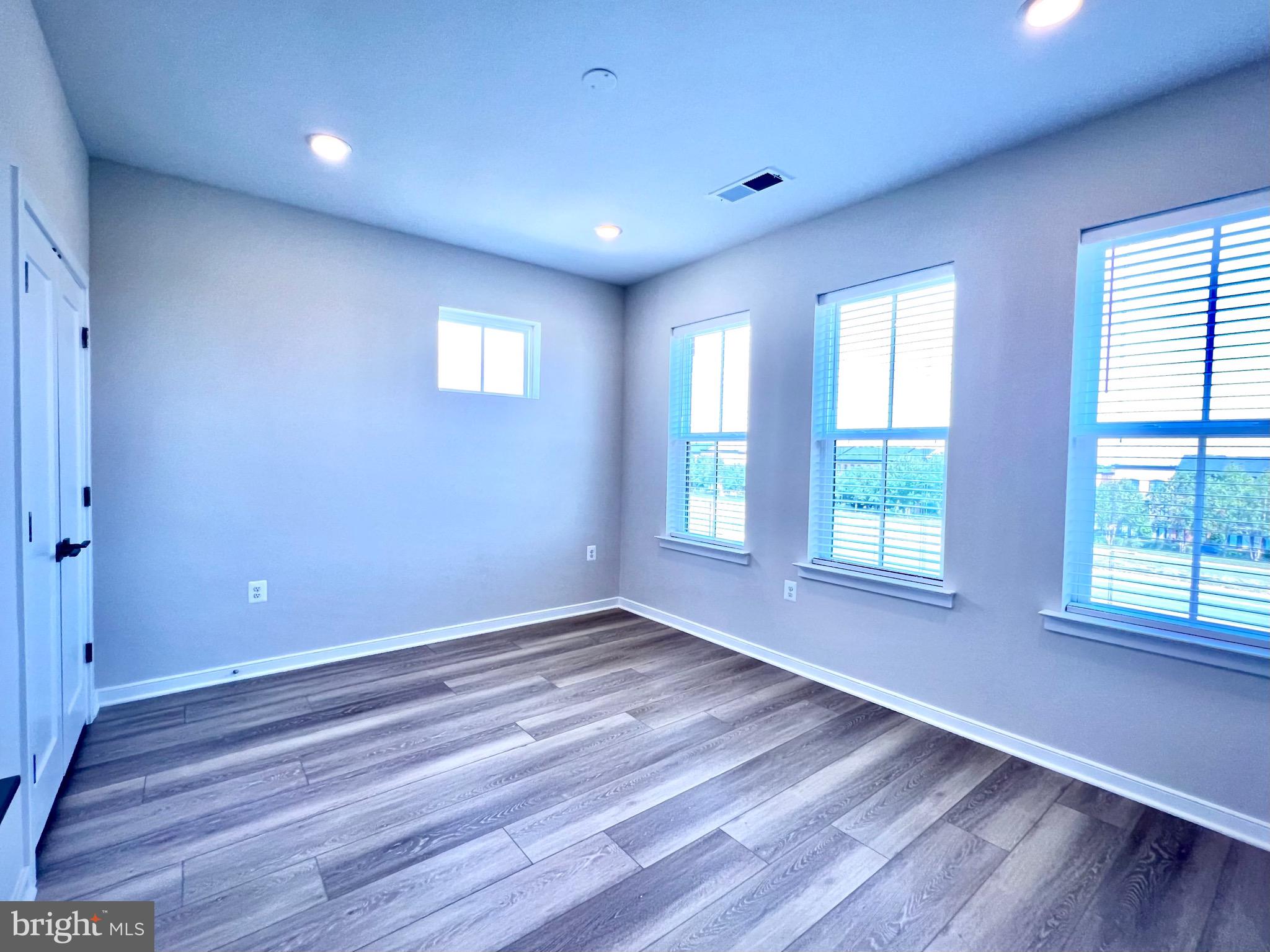 23162 HORSESHOE TRAIL SQ