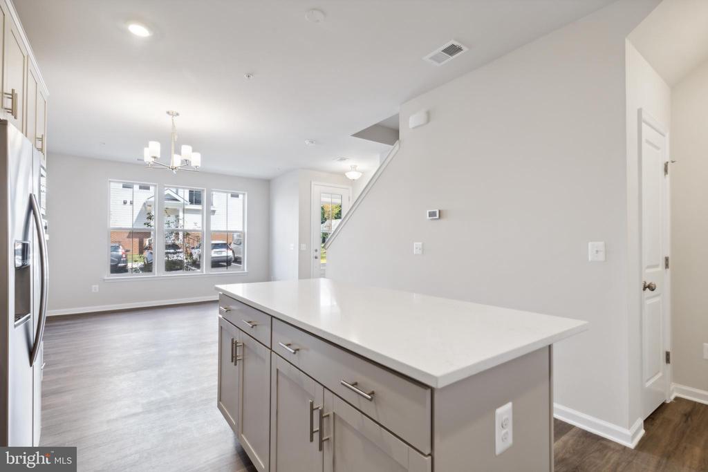 769 Mount Airy Ter NE