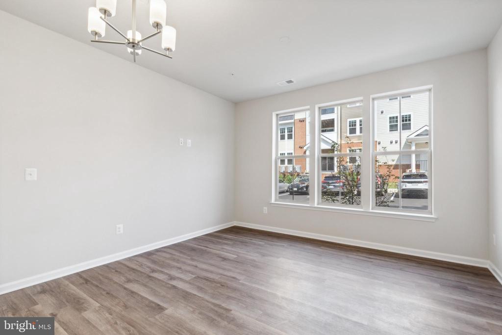 769 Mount Airy Ter NE