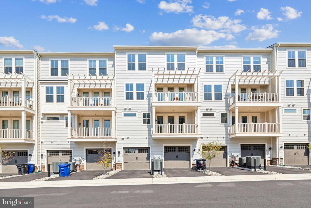 769 Mount Airy Ter NE