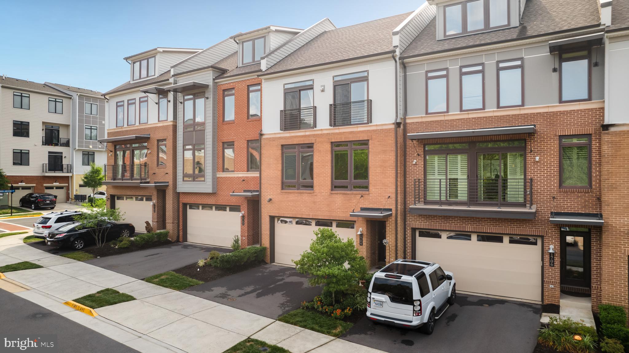 1704 River Sandstone Ter SE
