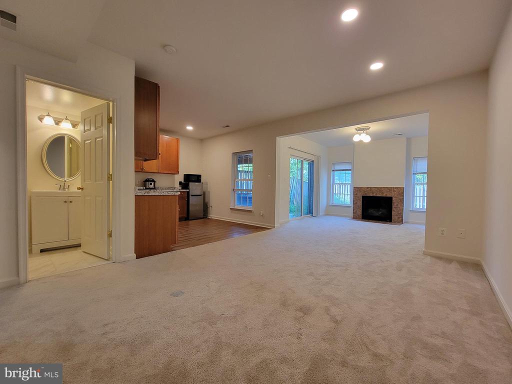 42682 ROLLING ROCK SQ