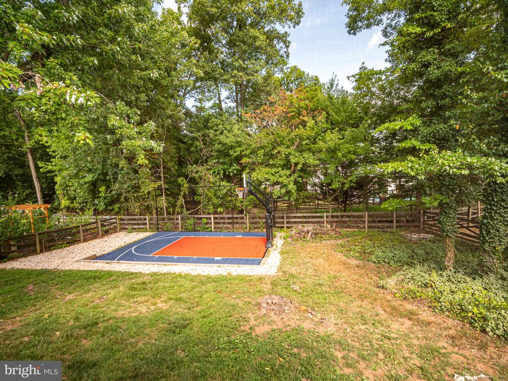 244 Silverleaf Dr
