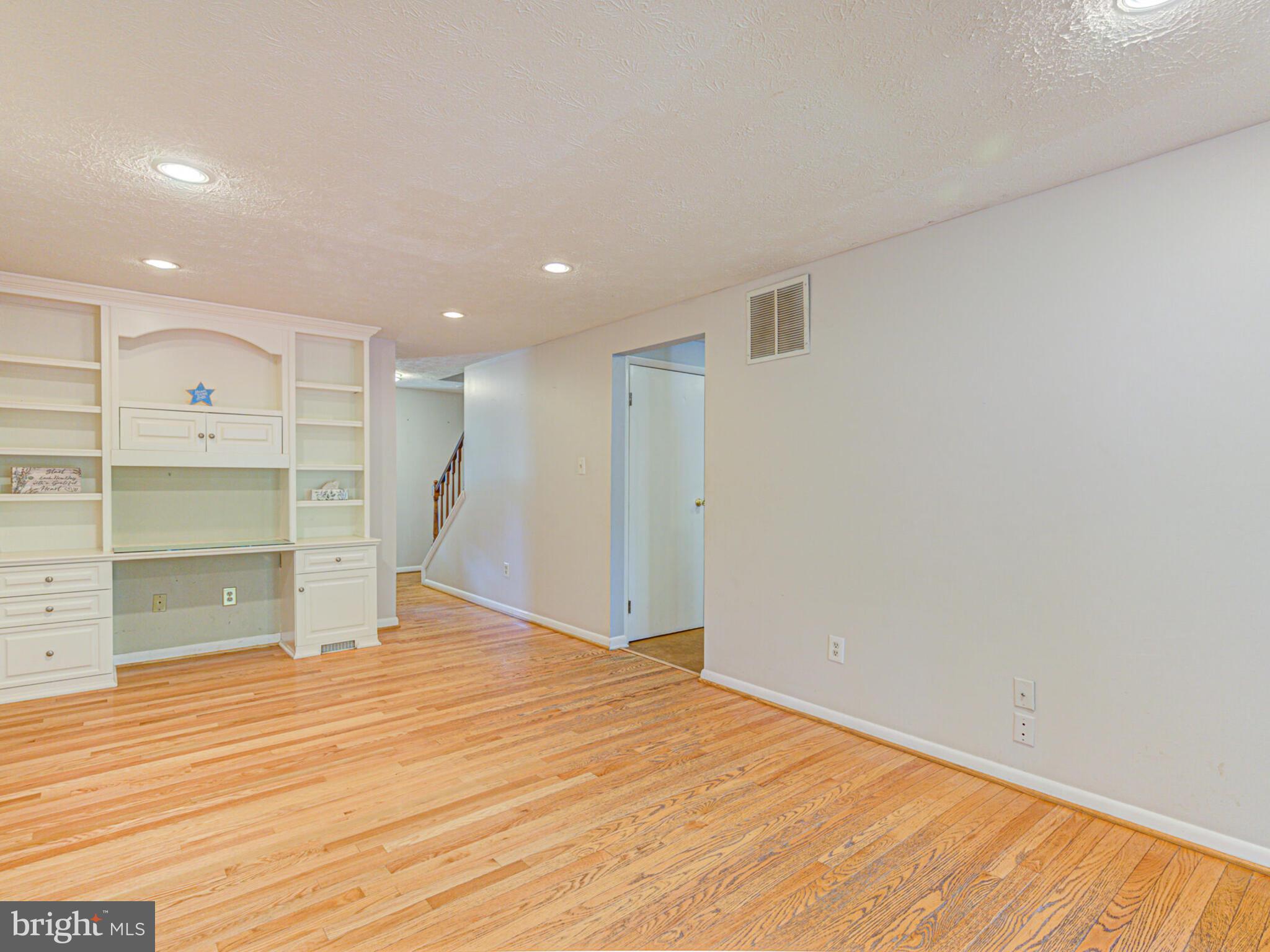 244 Silverleaf Dr