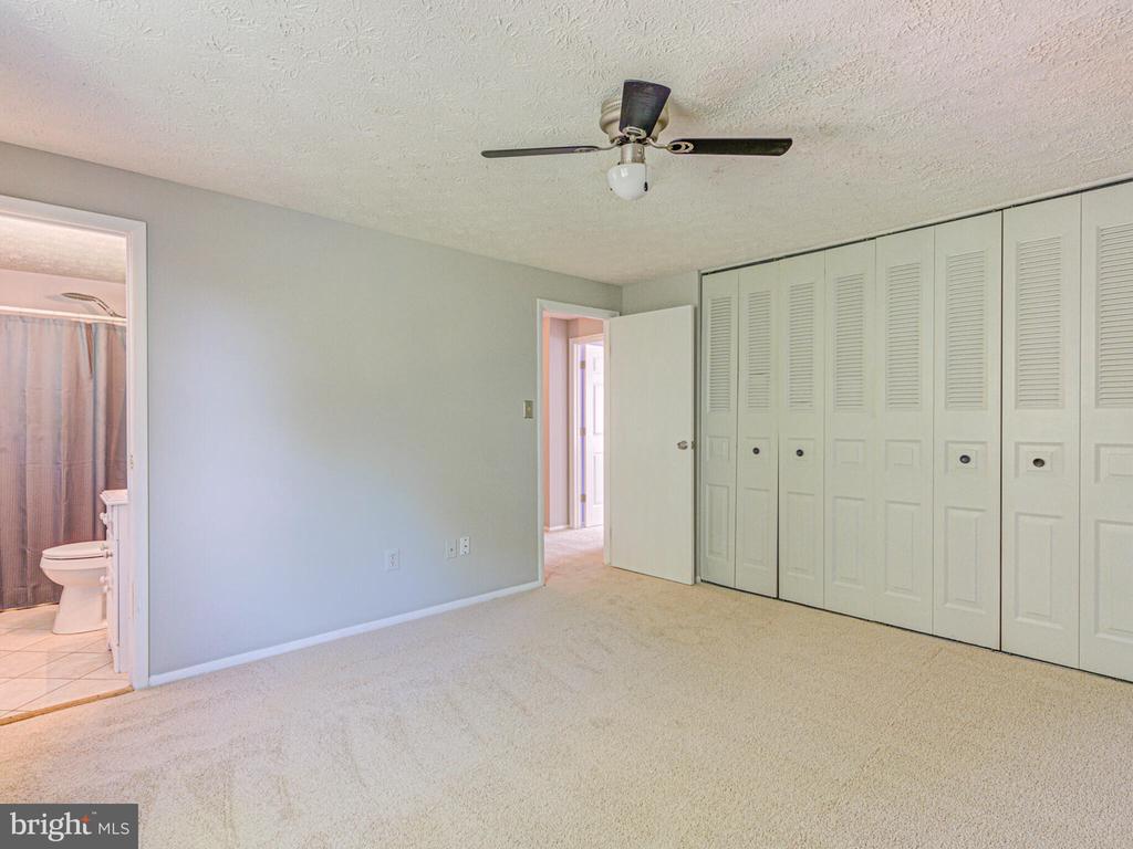 244 Silverleaf Dr