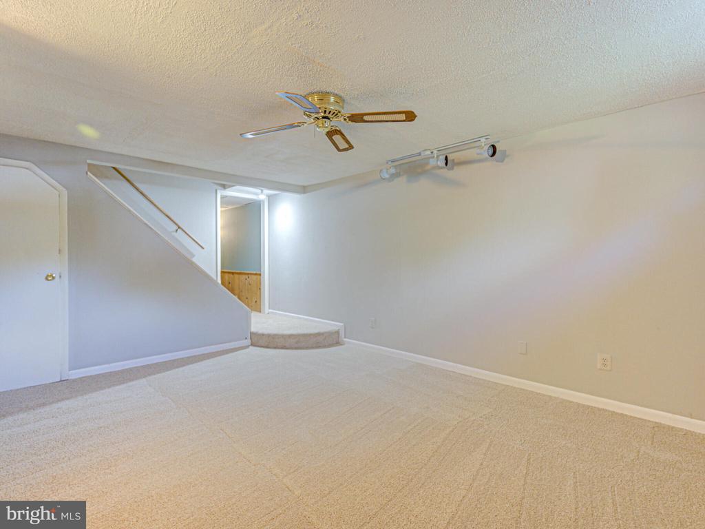244 Silverleaf Dr