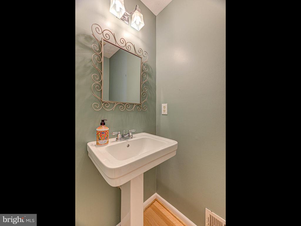 244 Silverleaf Dr