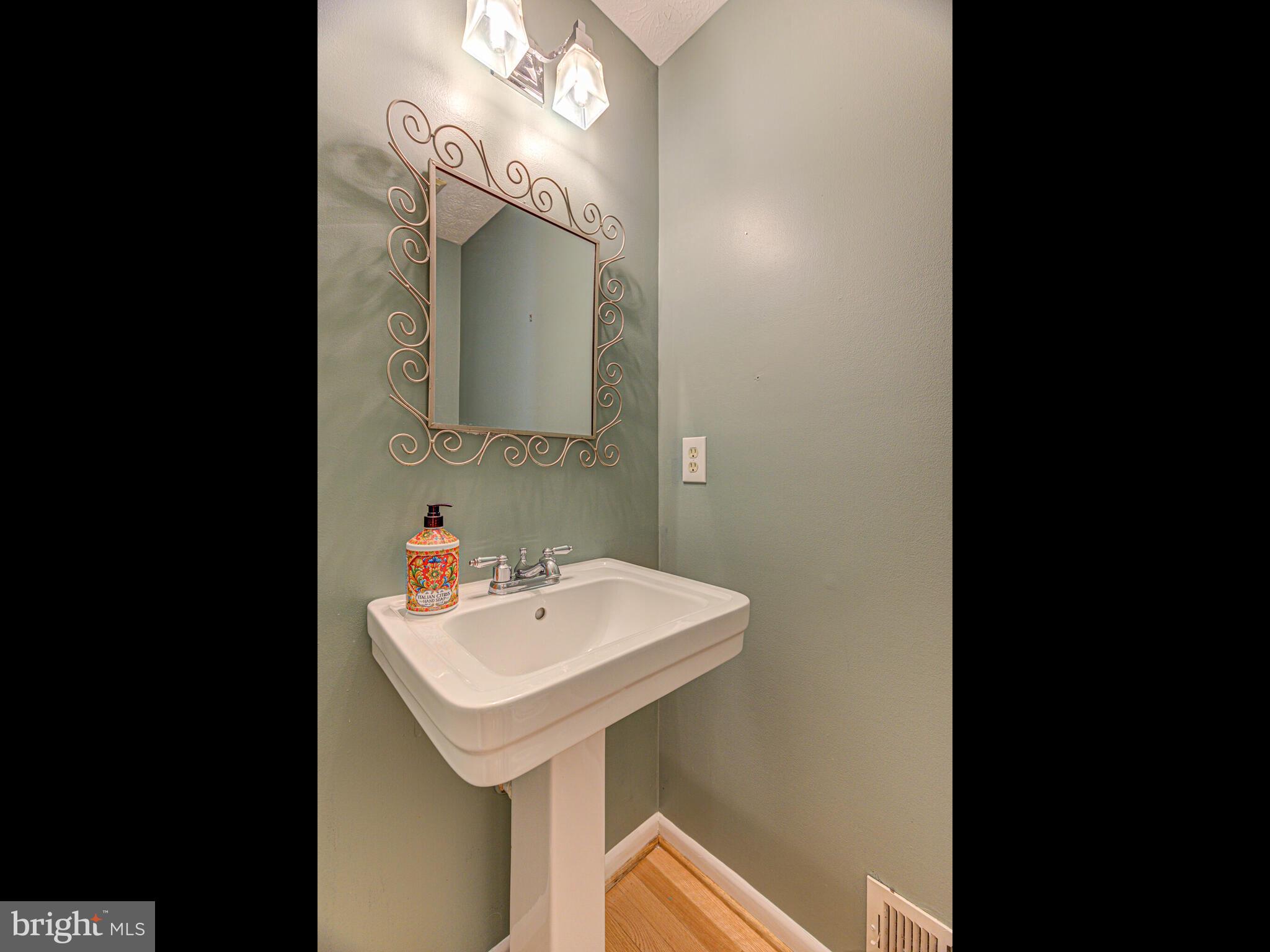 244 Silverleaf Dr