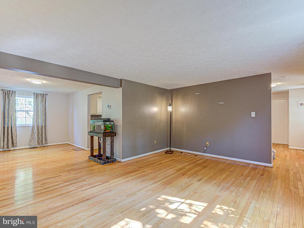 244 Silverleaf Dr