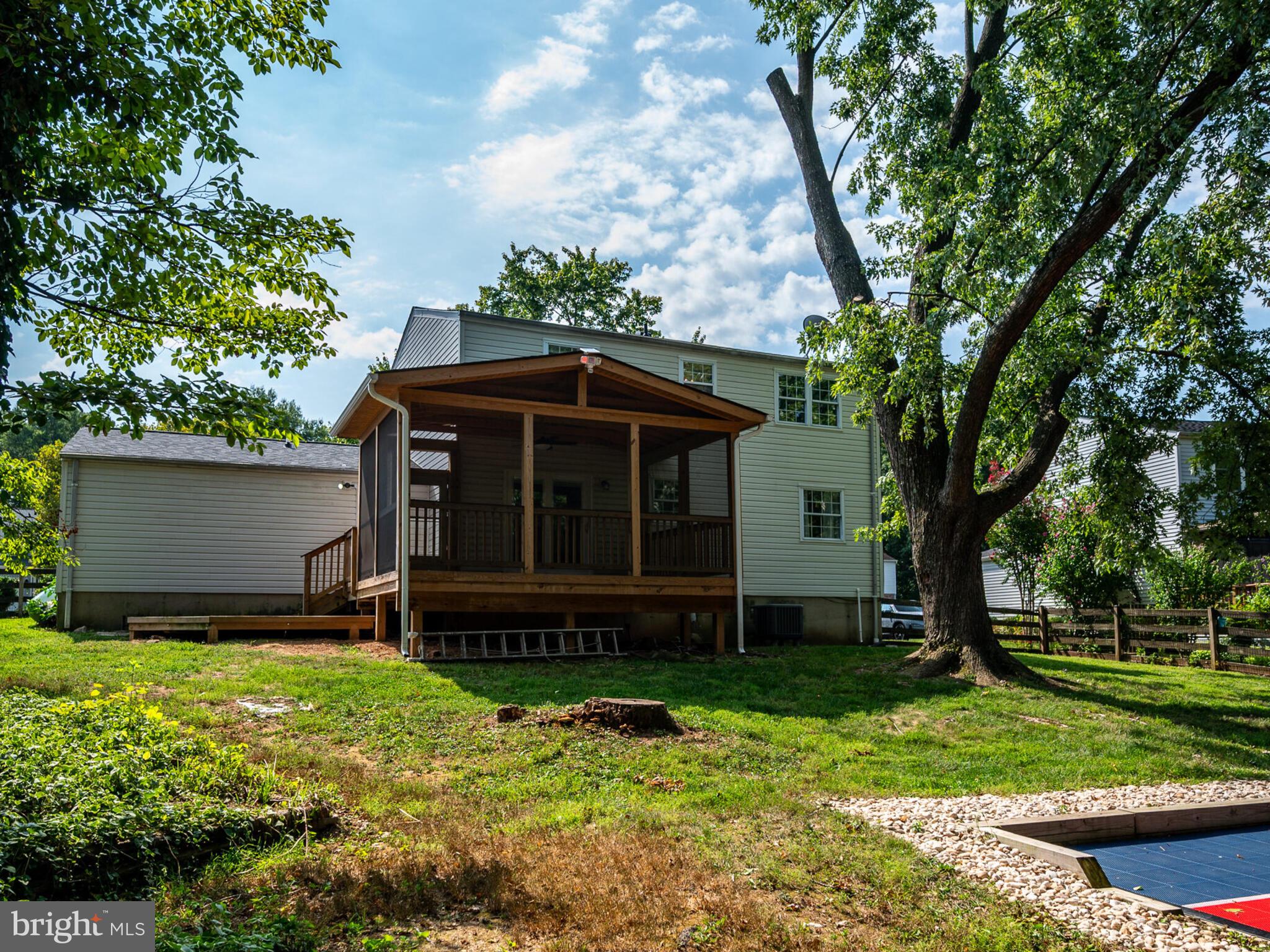 244 Silverleaf Dr