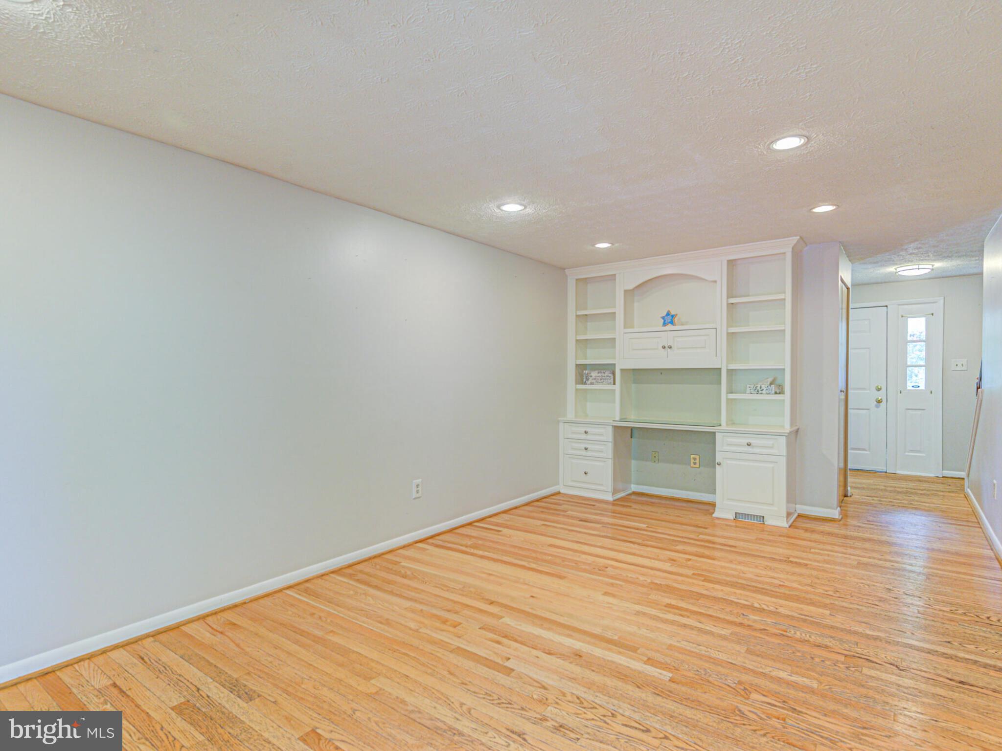 244 Silverleaf Dr