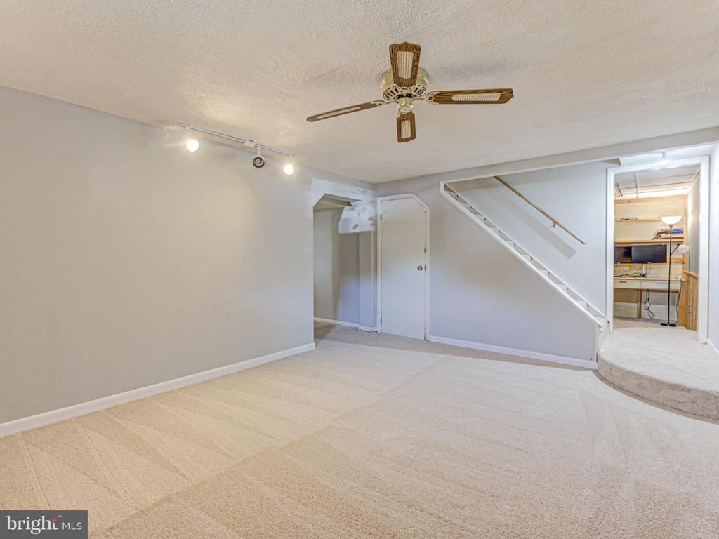 244 Silverleaf Dr