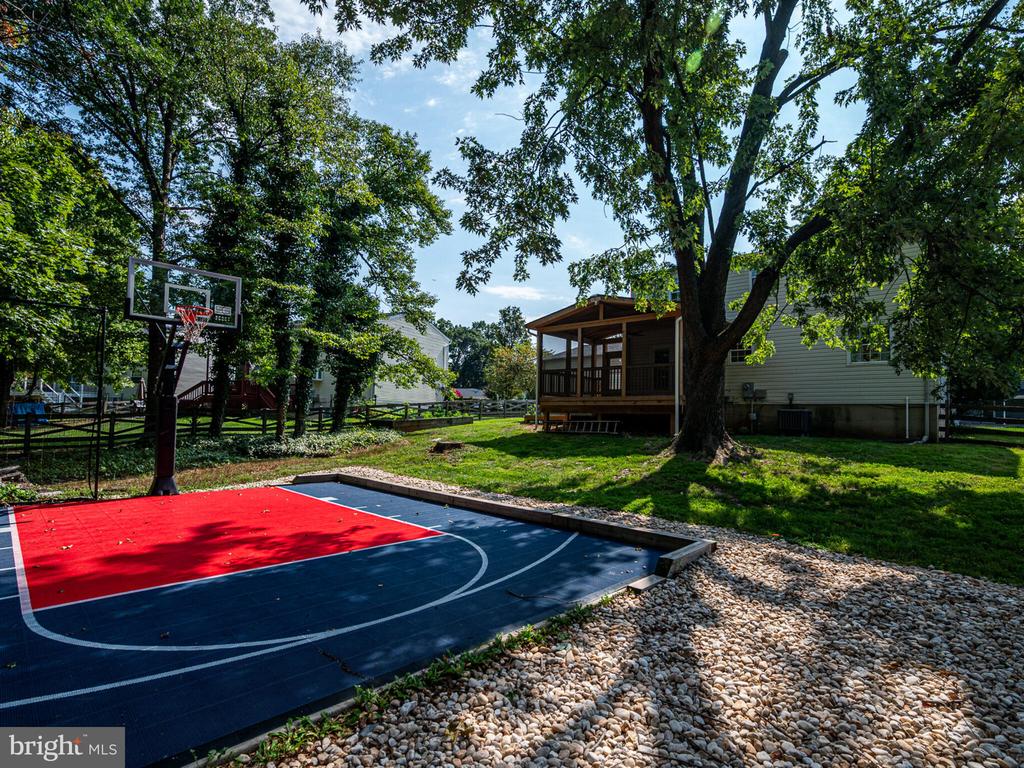 244 Silverleaf Dr
