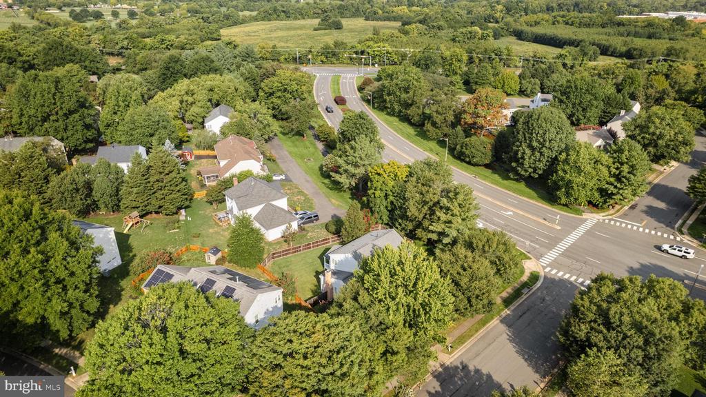 604 Chadfield Way NE