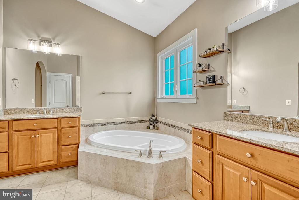 44362 Stoneyrun Pl
