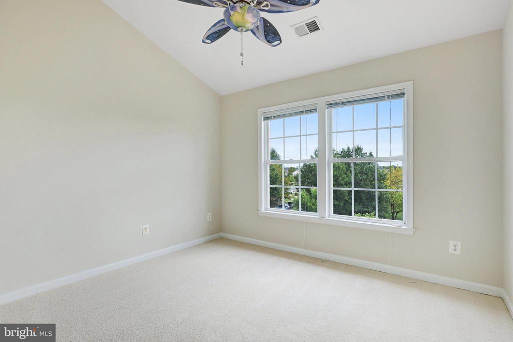 44270 Acushnet Ter